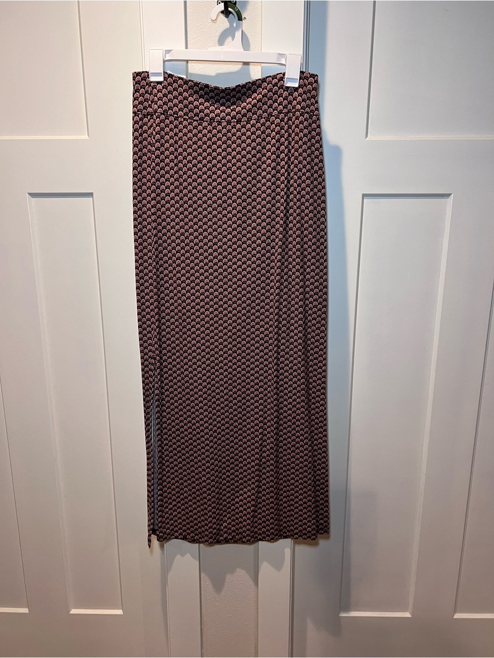 Stretch Knit Maxi Skirt in Pink and Black Scallop Print